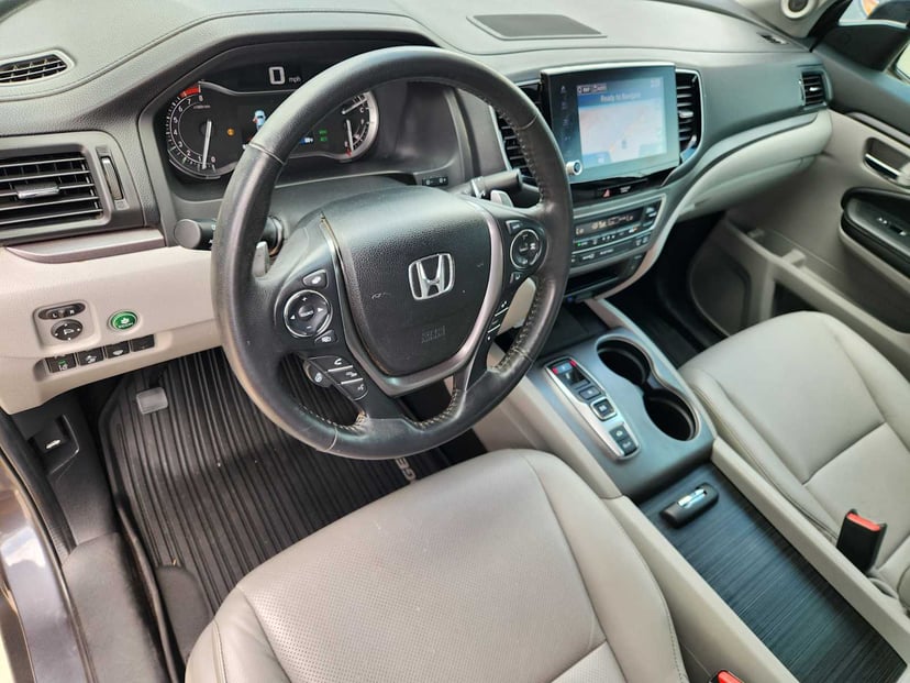 2023 Honda Ridgeline - Image 2