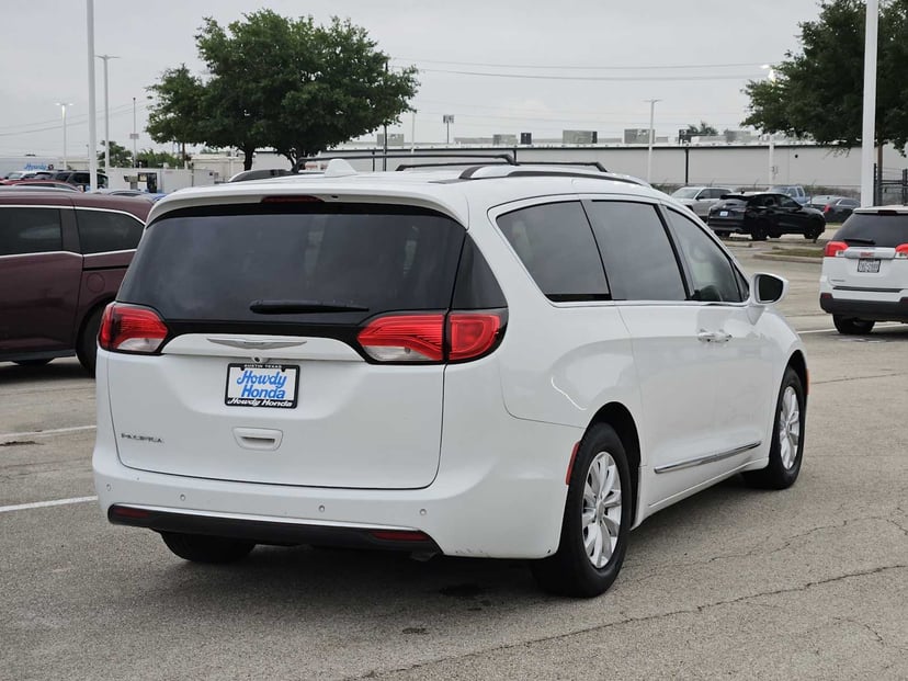 2018 Chrysler Pacifica - Image 6