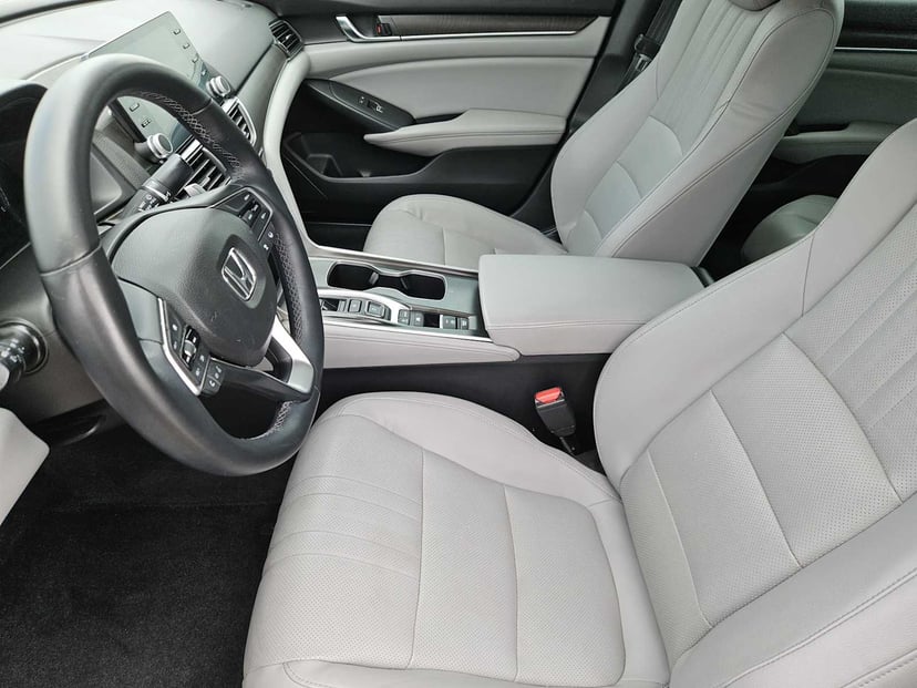 2018 Honda Accord Hybrid - Image 13