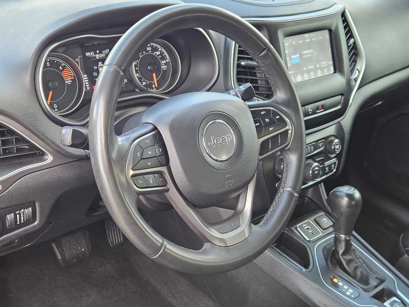 2020 Jeep Cherokee - Image 2