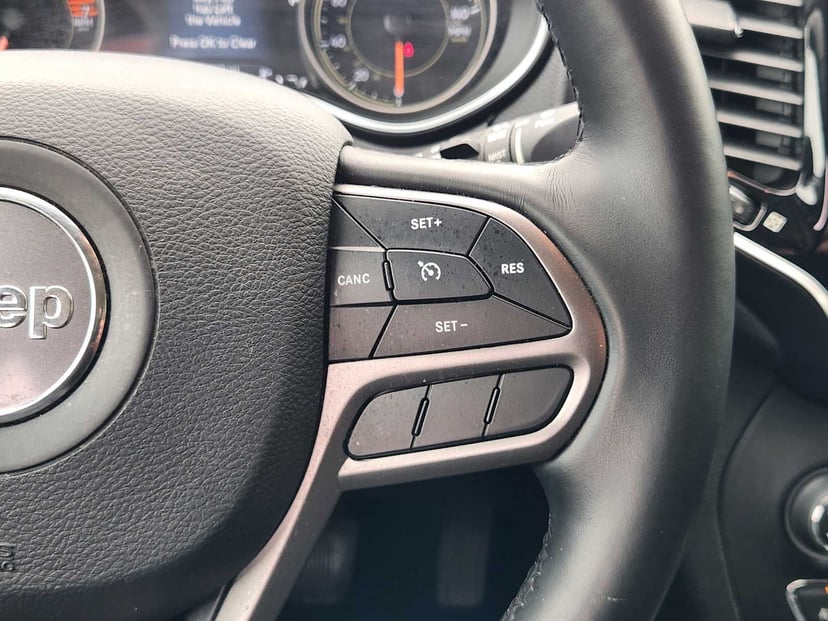 2020 Jeep Cherokee - Image 28