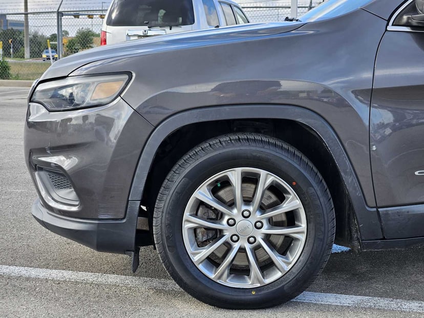 2020 Jeep Cherokee - Image 8