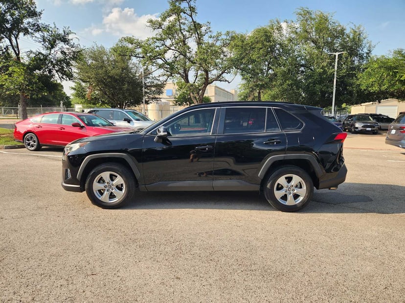 2019 Toyota RAV4 - Image 3