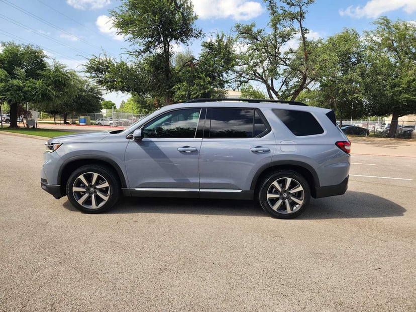 2025 Honda Pilot - Image 2