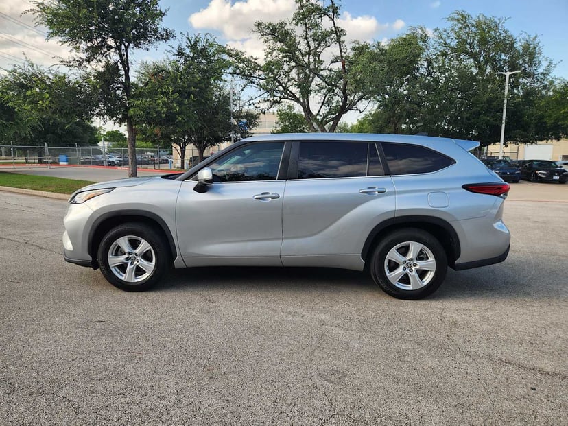2023 Toyota Highlander - Image 3