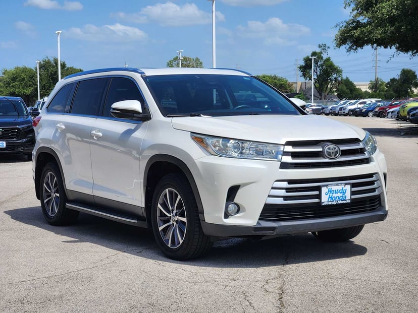 2019 Toyota Highlander - Image 2