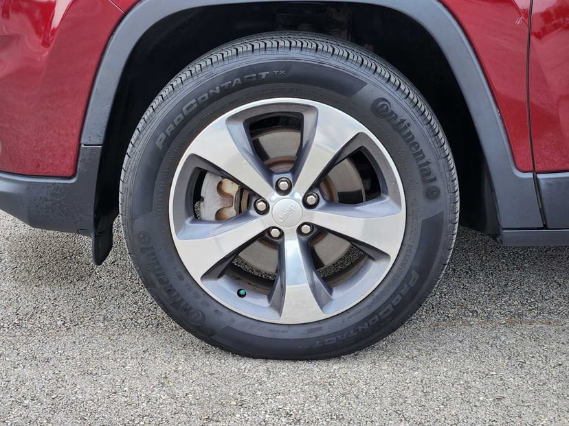 2020 Jeep Cherokee - Image 9