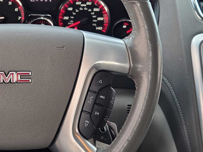 2015 GMC Acadia - Image 25