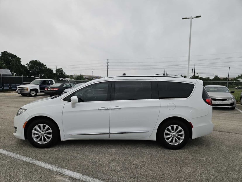 2018 Chrysler Pacifica - Image 4