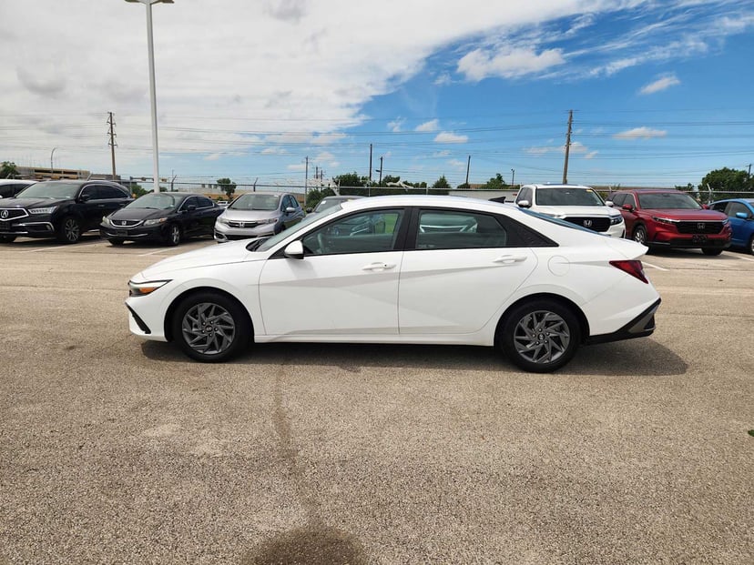 2024 Hyundai Elantra - Image 4