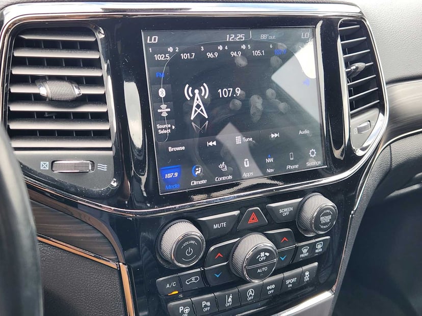2020 Jeep Grand Cherokee - Image 17