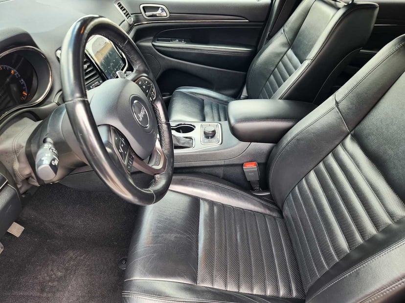 2020 Jeep Grand Cherokee - Image 13