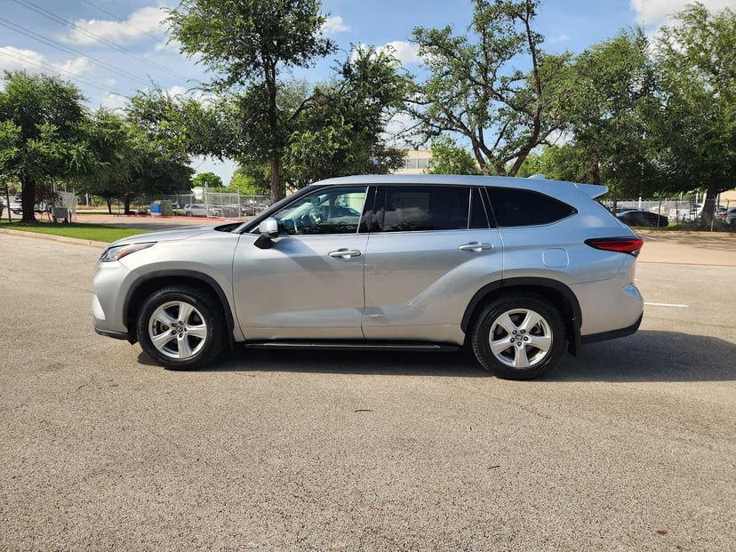 2021 Toyota Highlander - Image 3