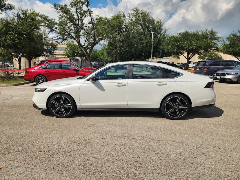 2025 Honda Accord Hybrid - Image 2