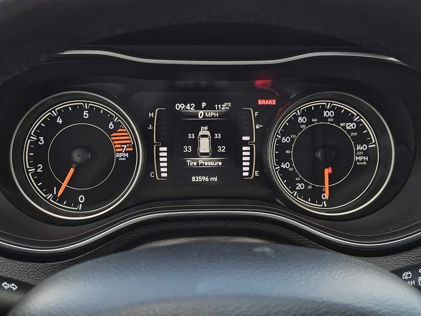 2020 Jeep Cherokee - Image 15
