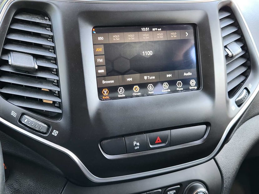 2019 Jeep Cherokee - Image 17