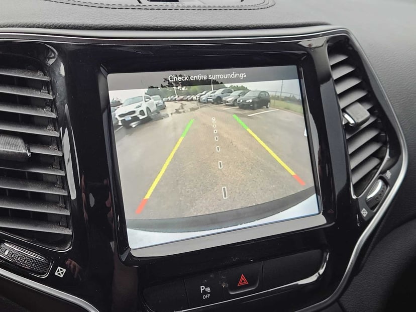 2019 Jeep Cherokee - Image 18