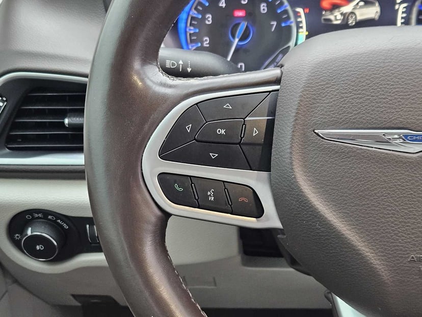 2018 Chrysler Pacifica - Image 24