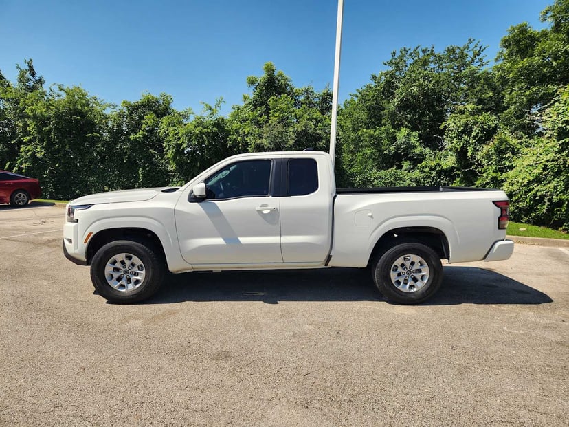 2024 Nissan Frontier - Image 2