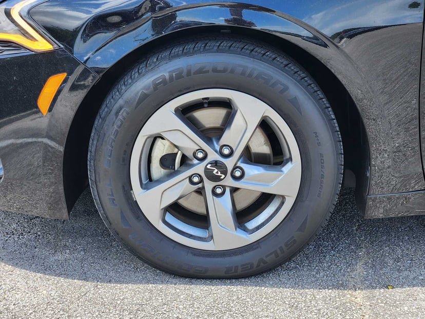 2023 Kia K5 - Image 9
