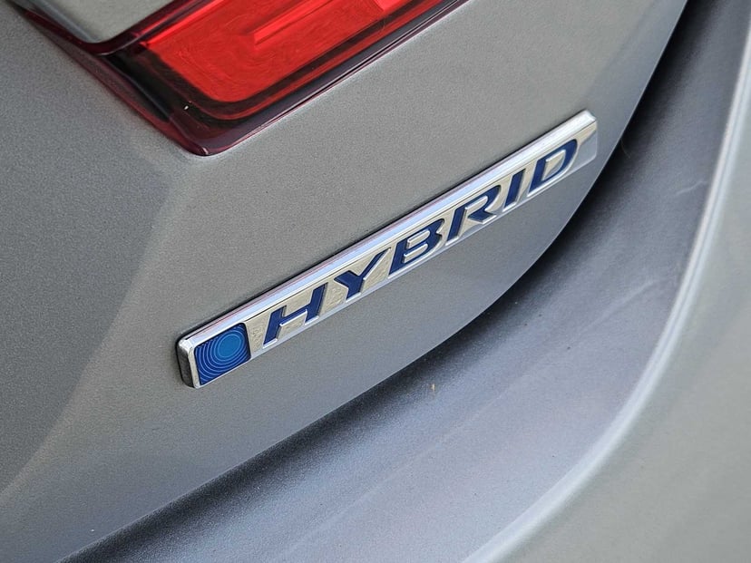 2018 Honda Accord Hybrid - Image 12
