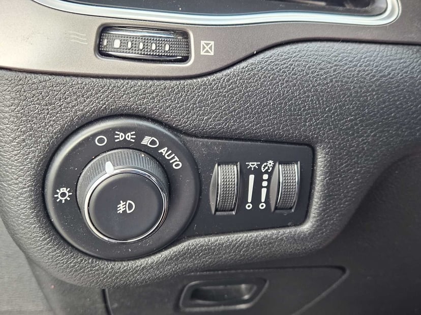 2020 Jeep Cherokee - Image 21