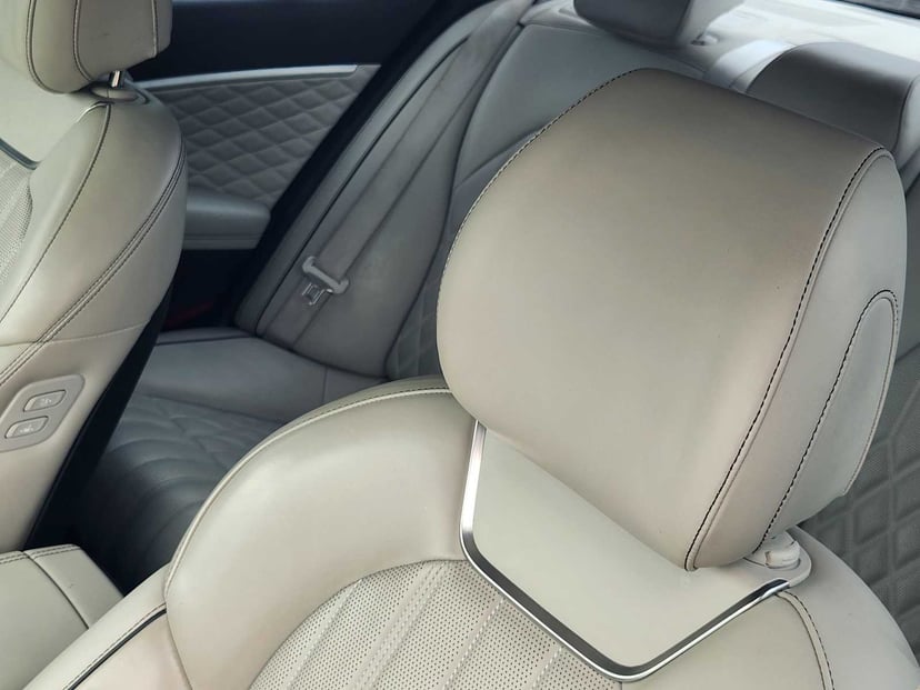 2019 Genesis G70 - Image 15
