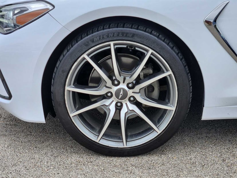2019 Genesis G70 - Image 9