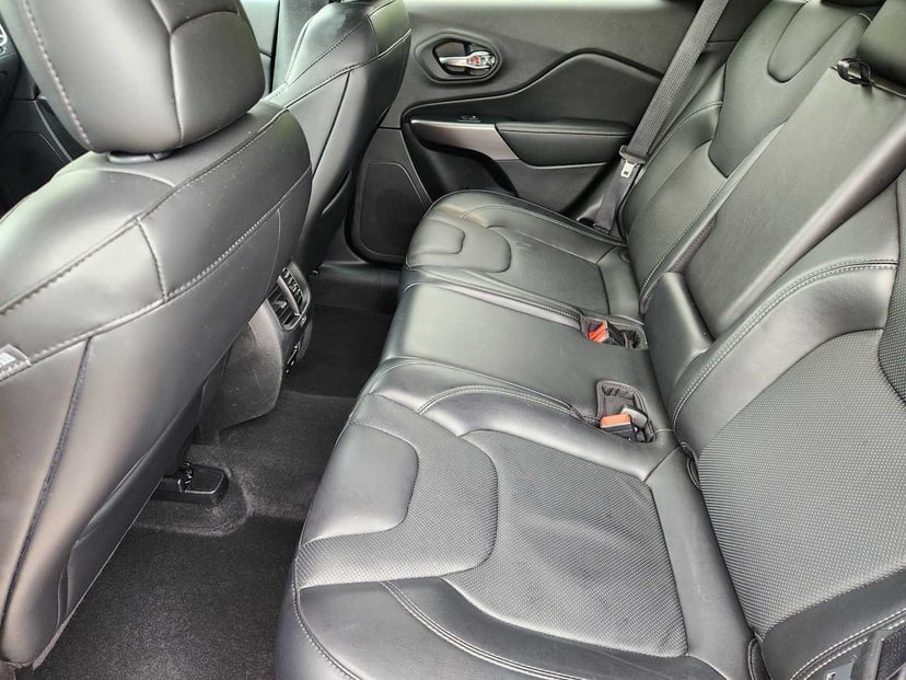 2020 Jeep Cherokee - Image 30