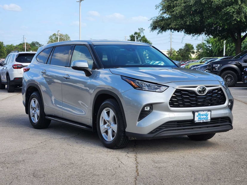 2021 Toyota Highlander - Image 2