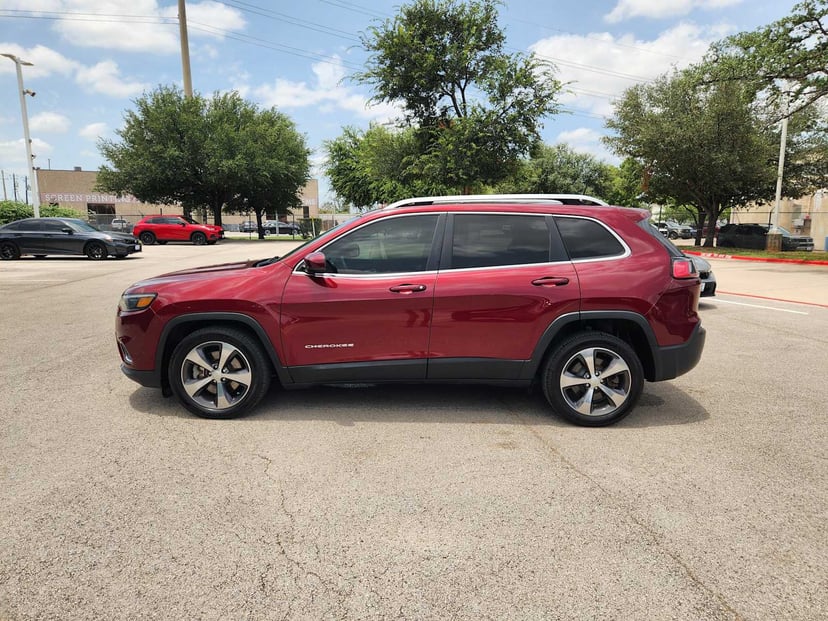 2019 Jeep Cherokee - Image 2
