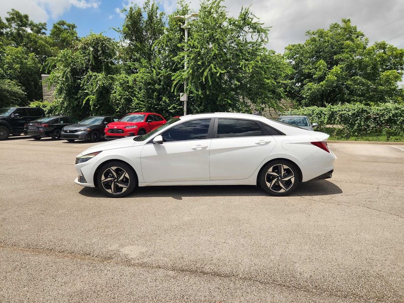 2023 Hyundai Elantra Hybrid - Image 2