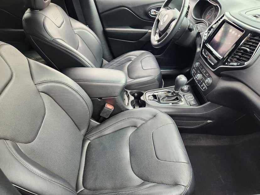 2020 Jeep Cherokee - Image 14