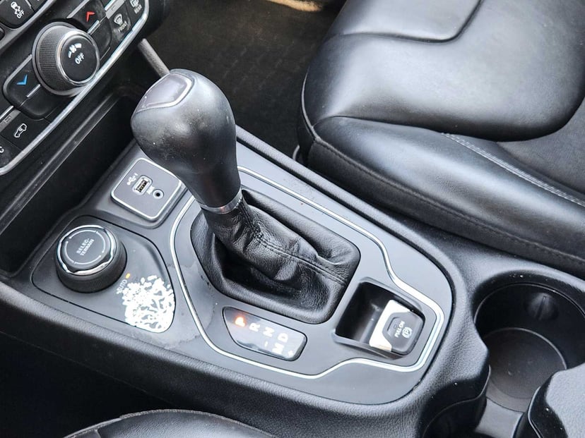 2019 Jeep Cherokee - Image 20