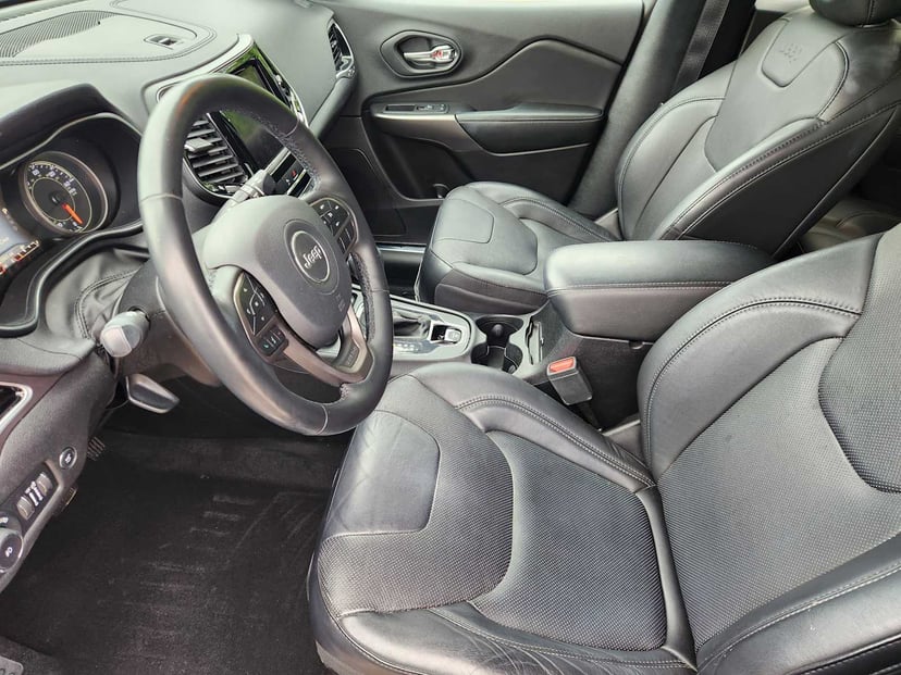 2020 Jeep Cherokee - Image 13