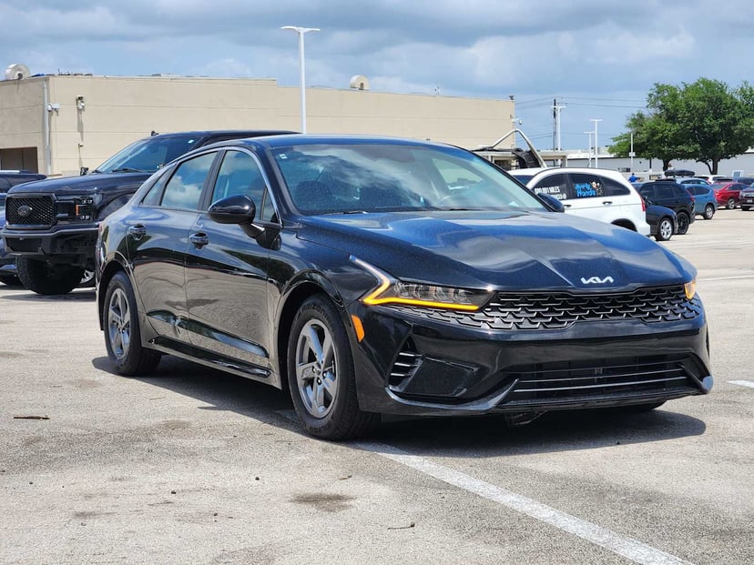 2023 Kia K5 - Image 3