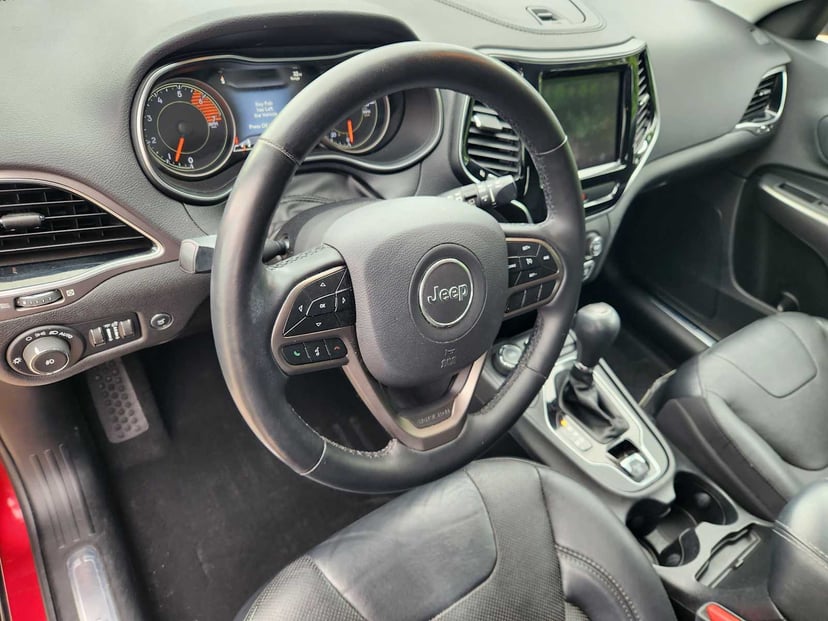 2020 Jeep Cherokee - Image 2
