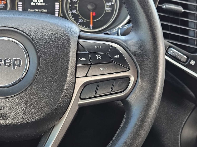 2020 Jeep Cherokee - Image 28