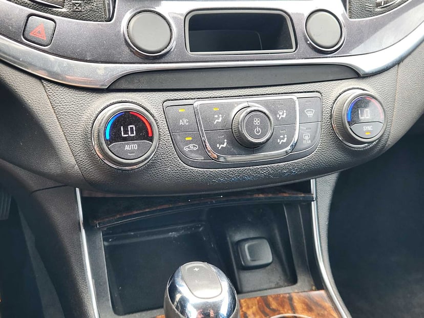 2015 Chevrolet Impala - Image 19