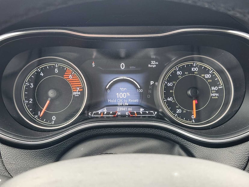 2020 Jeep Cherokee - Image 15