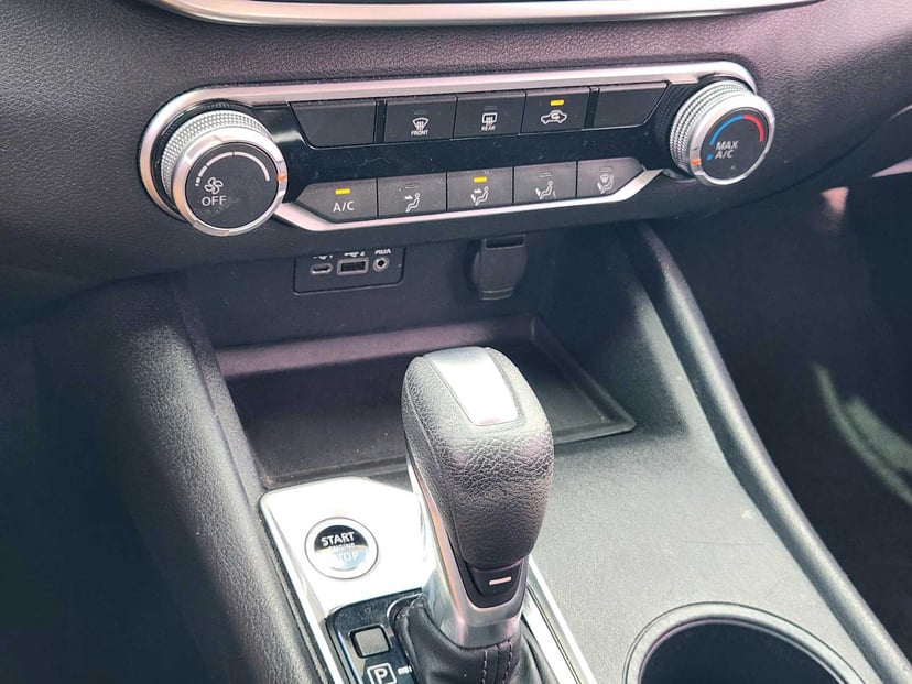 2019 Nissan Altima - Image 19
