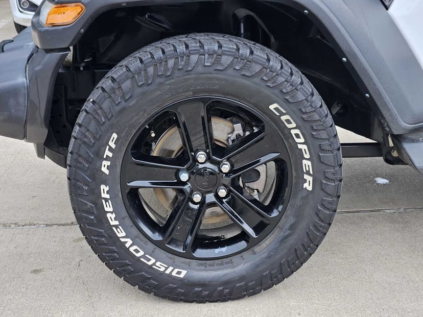 2021 Jeep Wrangler - Image 9