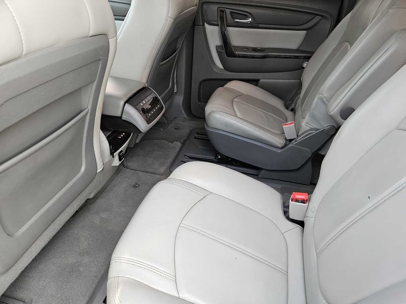 2015 GMC Acadia - Image 26
