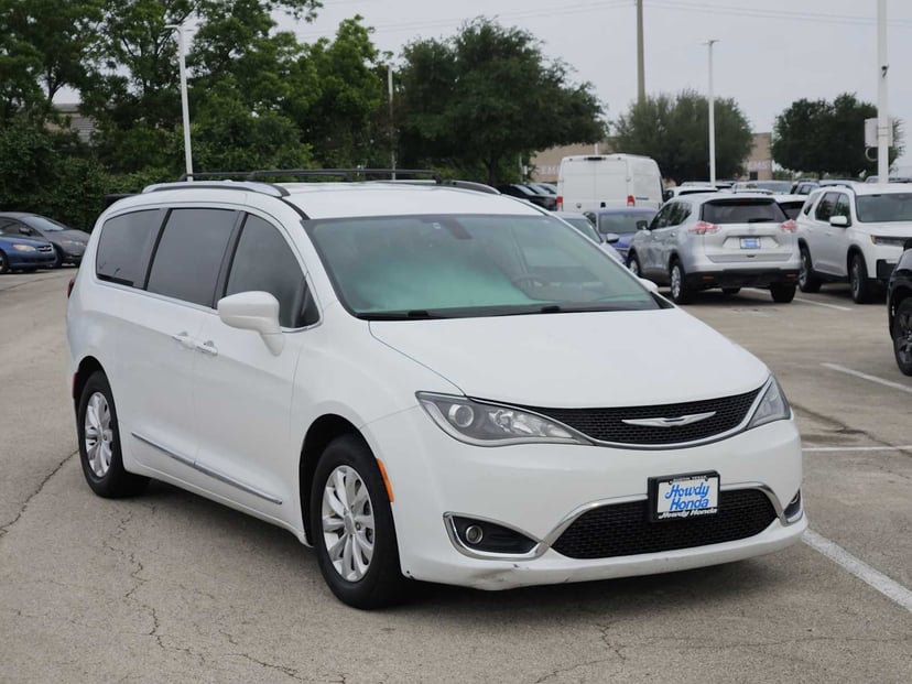 2018 Chrysler Pacifica - Image 3