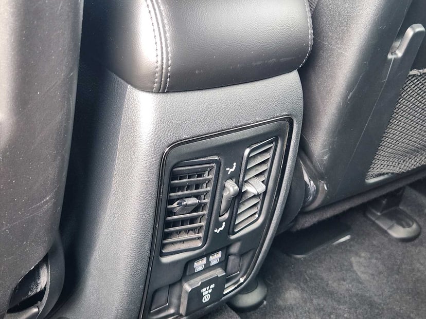 2020 Jeep Grand Cherokee - Image 30