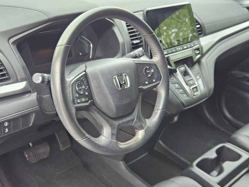 2023 Honda Odyssey - Image 2