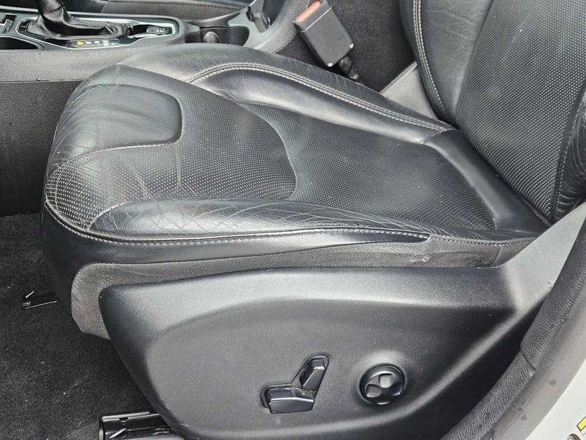 2019 Jeep Cherokee - Image 23