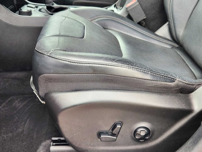 2020 Jeep Cherokee - Image 23