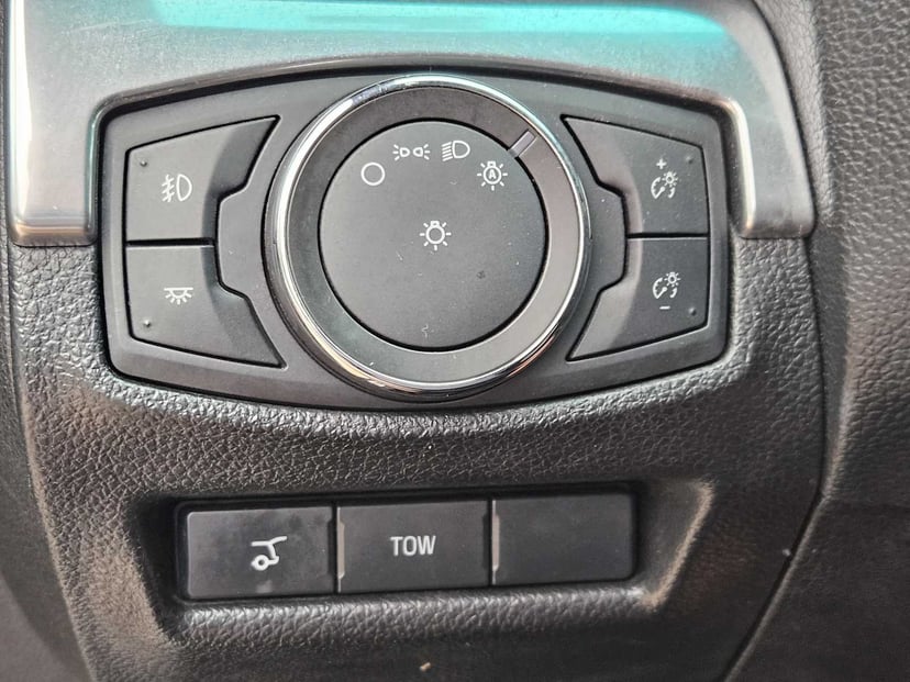 2017 Ford Explorer - Image 17