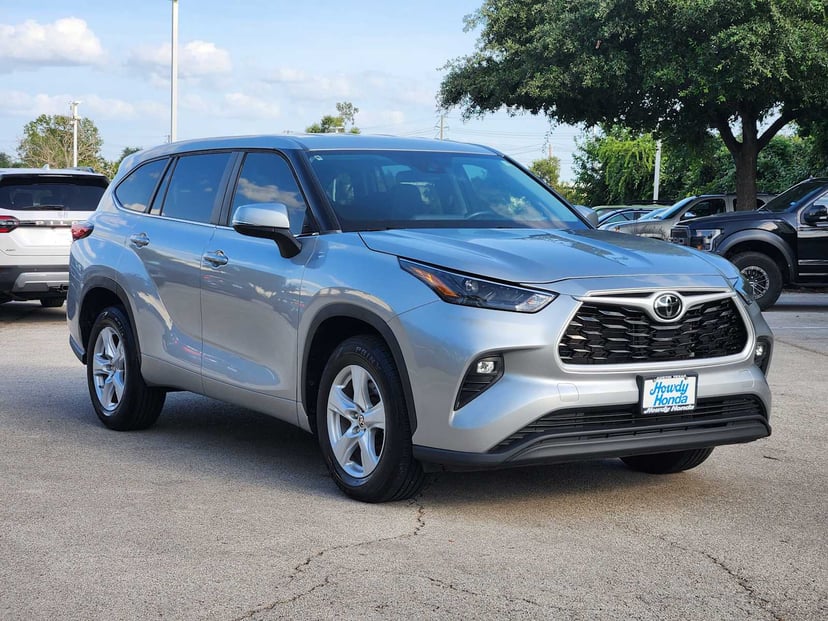2023 Toyota Highlander - Image 2